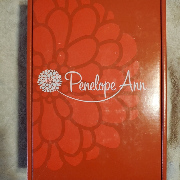 Carriage Ride Necklace 30" resin Pearls with accented glass stones. - Picture 10 of 15